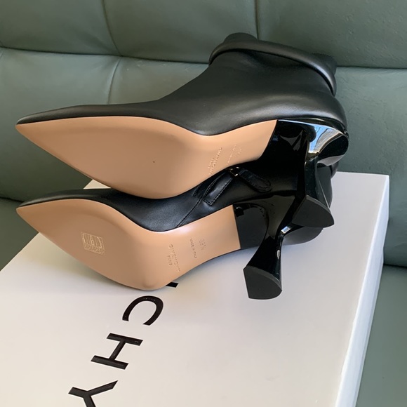 Givenchy Carene 95mm Logo-Heel Ankle Booties - Picture 7 of 8